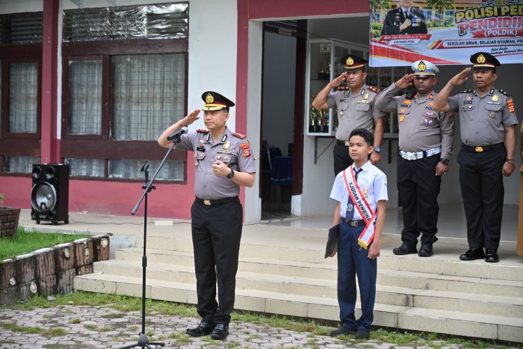 Kapolres Pidie Pimpin Upacara Program Polisi Peduli Pendidikan di SMPN 2 Sigli