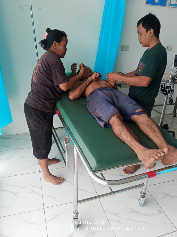 Kejadian Mencemaskan: Rumah Dimakan Usia Runtuh di Umpu Semenguk, 3 Orang Luka‑luka