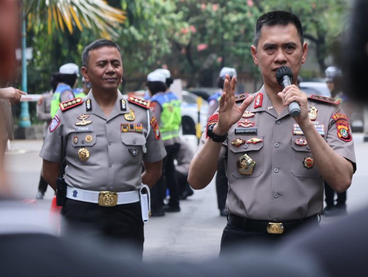 Sabtu Bahagia Bersama Ojol, Kapolda Metro Jaya Sapa Pengemudi dan Ajak Peduli Kesehatan